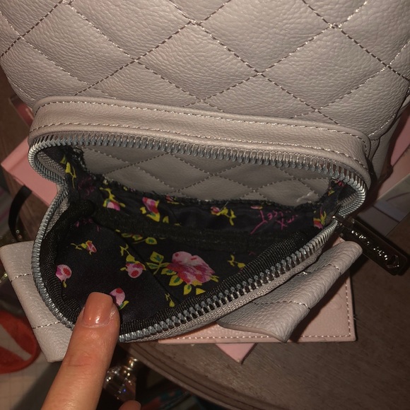 NWT Betsy Johnson backpack and card case gift set - Picture 8 of 8